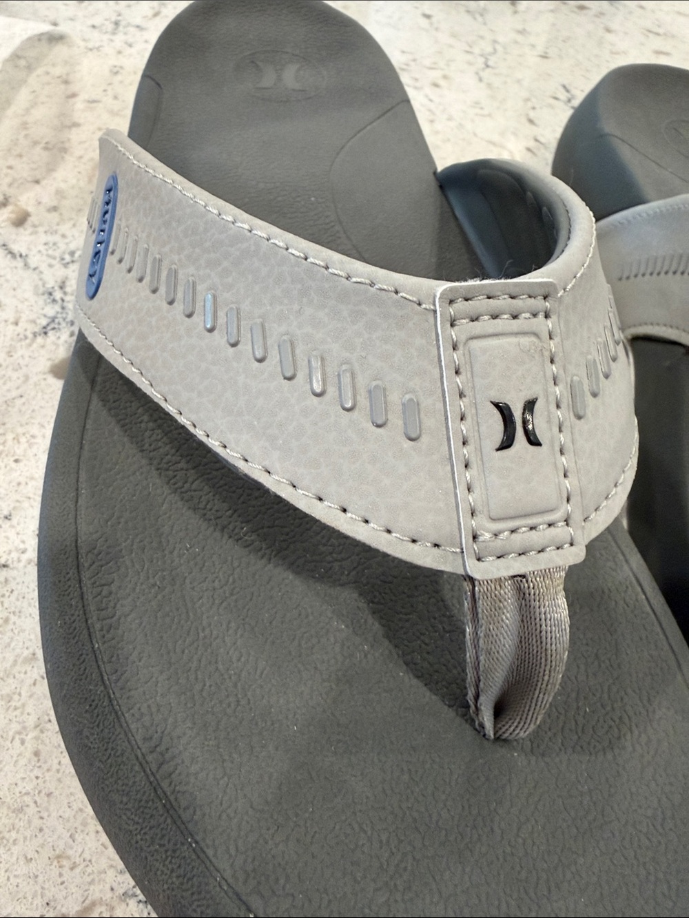 Hurley Men’s Gray and Dark Gray Flip-Flop Sandals - Picture 4 of 5